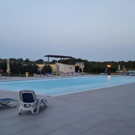 شقة Garsoniera Douăzeci şi Trei August